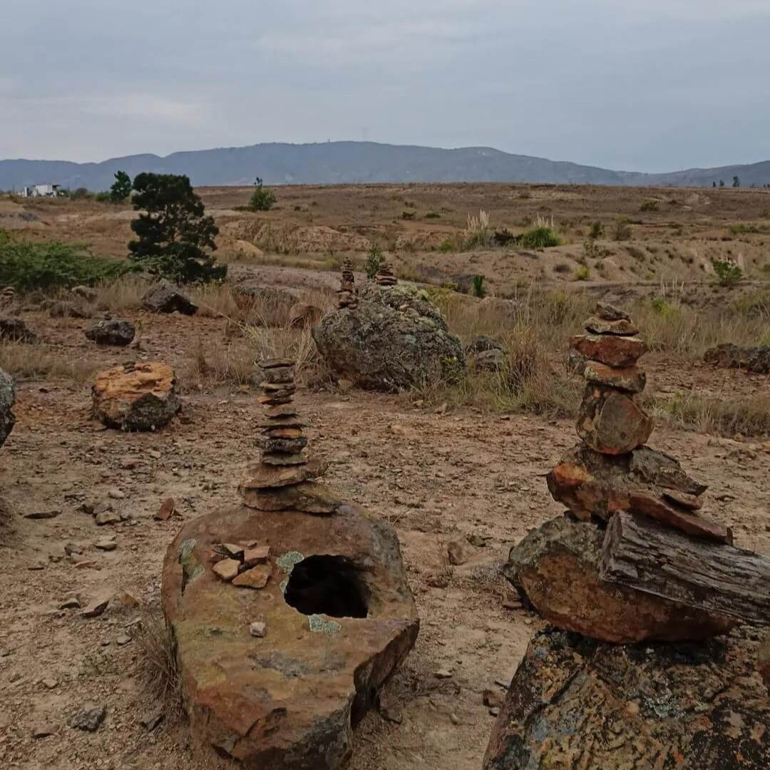 Pila de rocas en la sabana